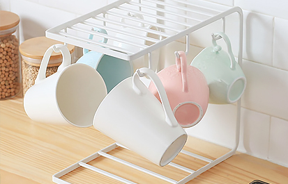 Bagaimana untuk memilih rak logam untuk cawan dapur