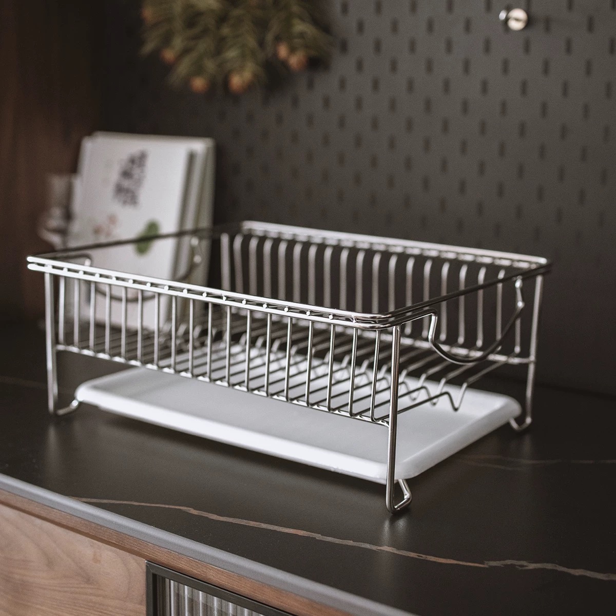 Bagaimanakah Rak Penyimpanan Rumah Logam Berbanding dengan Rak Kayu?